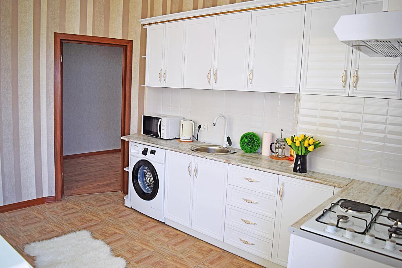 Bishkek Sunny Apartment In The Center 外观 照片