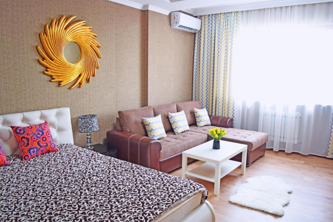 Bishkek Sunny Apartment In The Center 外观 照片