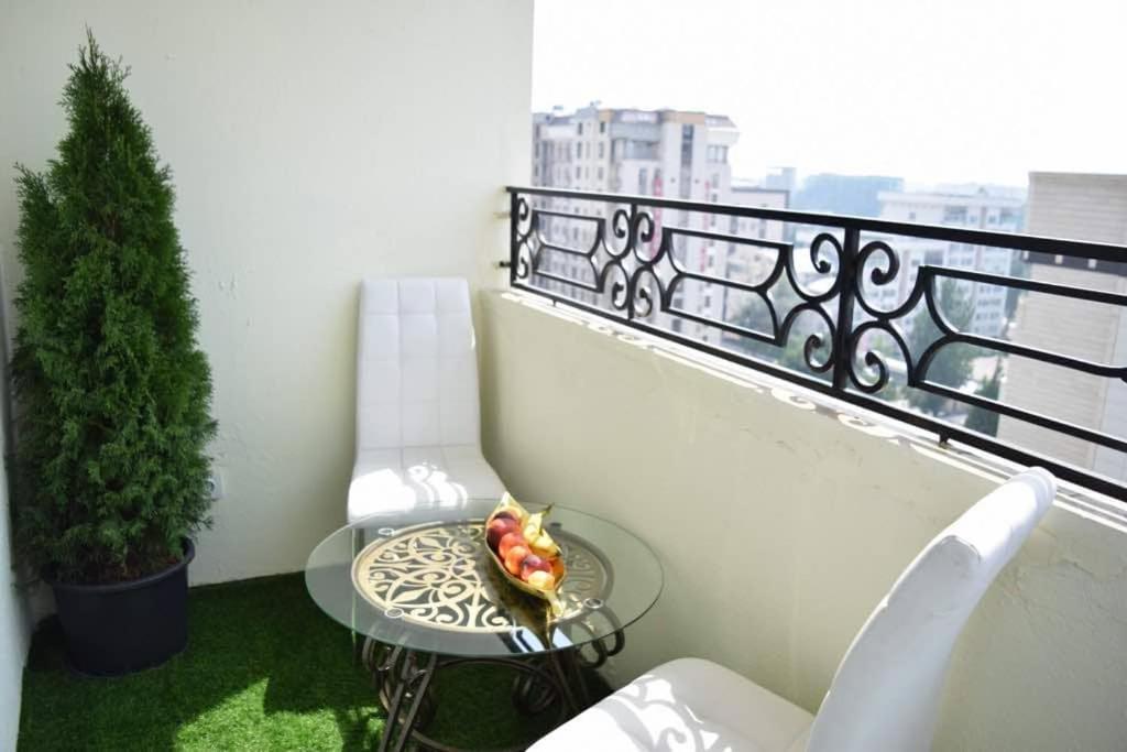 Bishkek Sunny Apartment In The Center 外观 照片