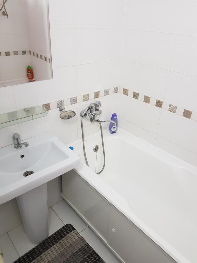 Bishkek Sunny Apartment In The Center 外观 照片